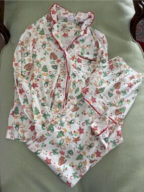 Roller Rabbit White Holiday Print Pajama Set with Red Trim